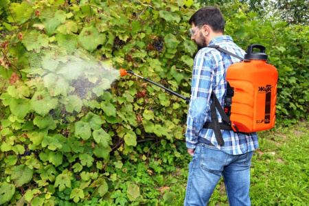 Опрыскиватель ранцевый аккумуляторный ЖУК Электро Классик ОРА-416 16 л