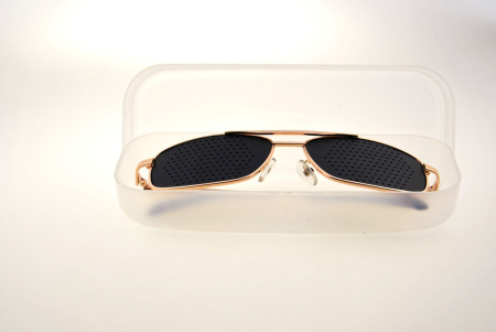 Перфорационные очки-тренажеры с футляром 1 шт