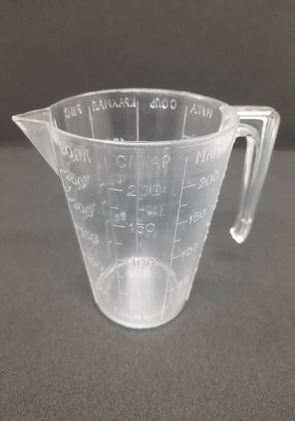 Стаканчик мерный с носиком 0,25 л