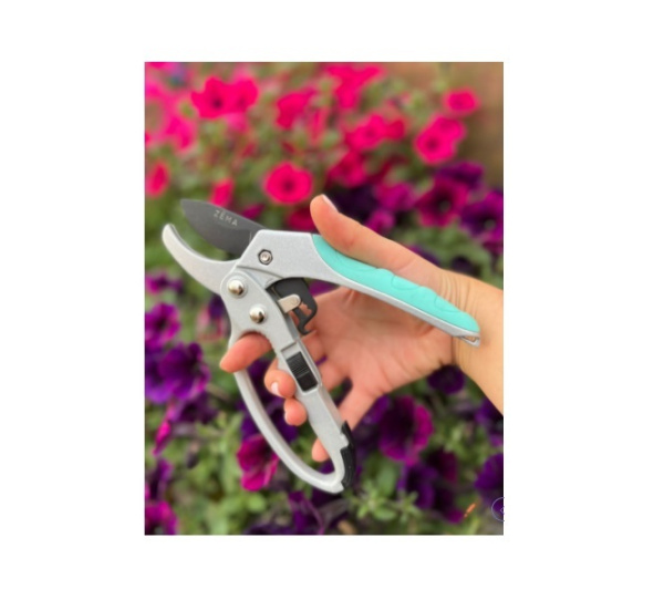 Профессиональный садовый секатор c храповым механизмом ZM 3003