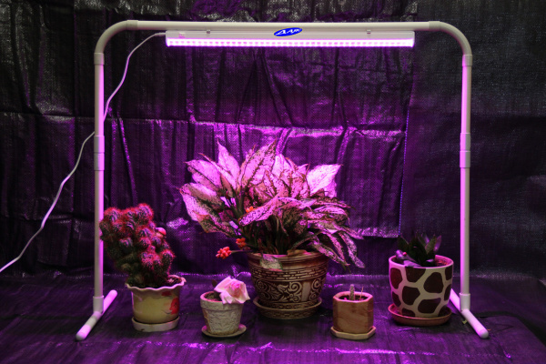 Регулируемая подставка для фитосветильника 64*68 см