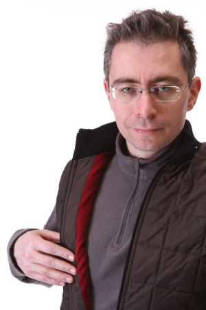 Жилет с оленьей шерстью зеленый, коричневый, синий